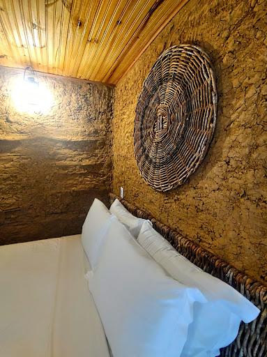 Mandala e cabeceira de cama feitas em cipo pelo artesao sergipano Geraldo. Casa do Sertao Vila Aju Pousada Tematica. Foto Rogerio Brandao. 1